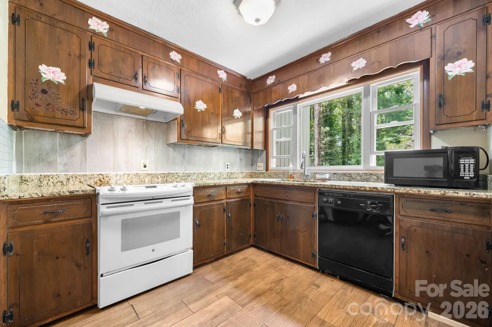 828 Manchester Street SW Lenoir, NC 28645