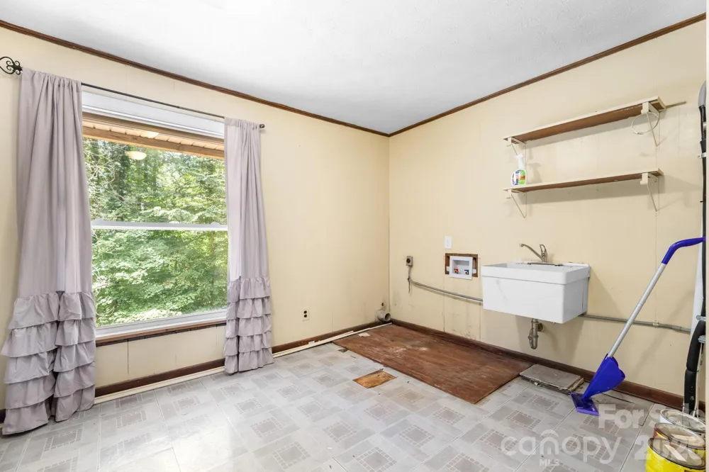 828 Manchester Street SW Lenoir, NC 28645