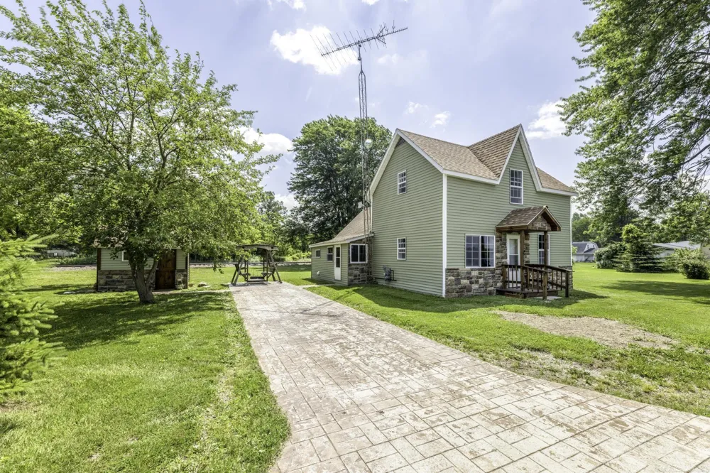 2649 Sherman Road Applegate Village, MI 48401