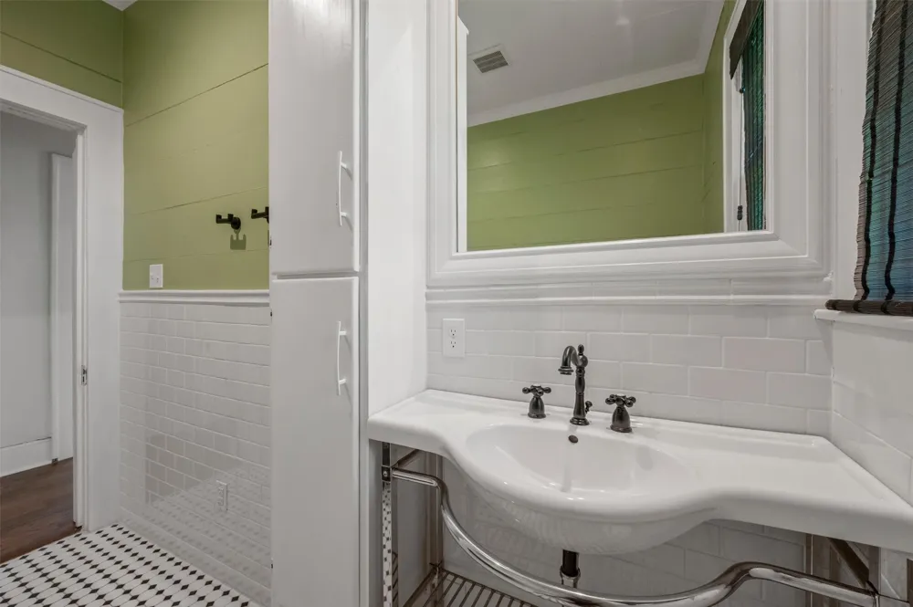 5720 Tremont Street Dallas, TX 75214