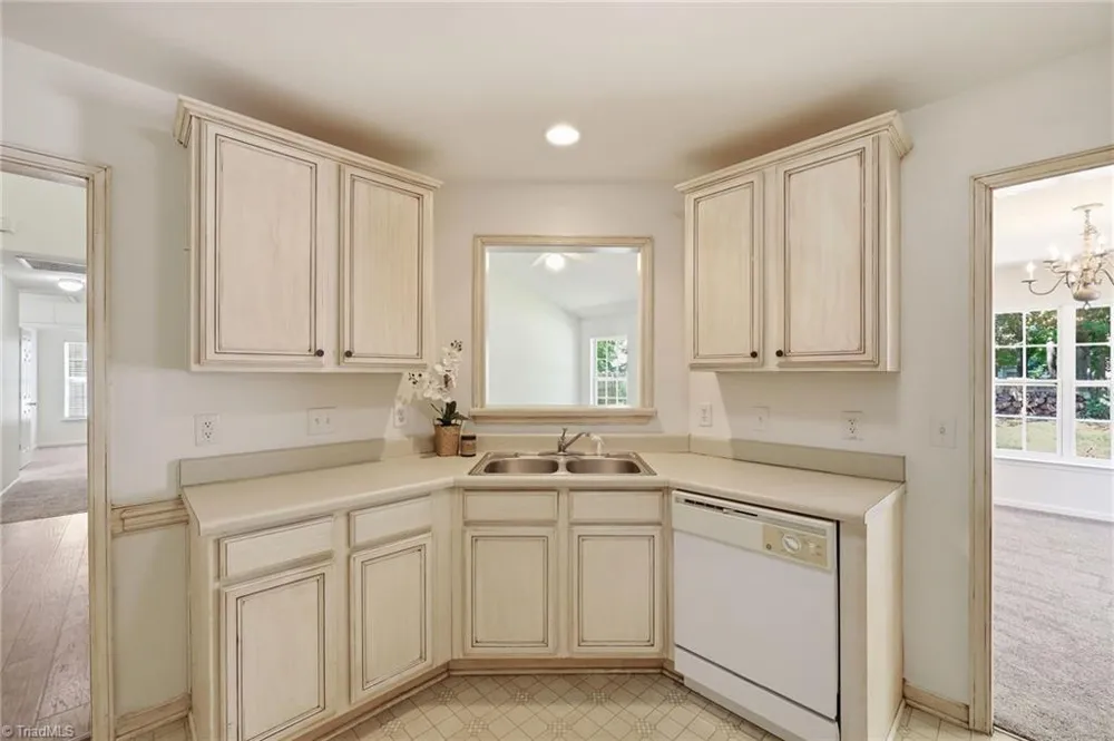 514 Walnut Crossing Drive Whitsett, NC 27377