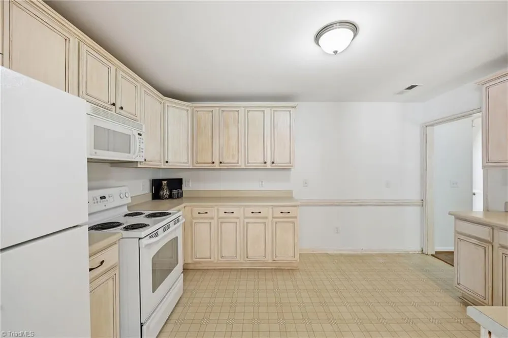 514 Walnut Crossing Drive Whitsett, NC 27377