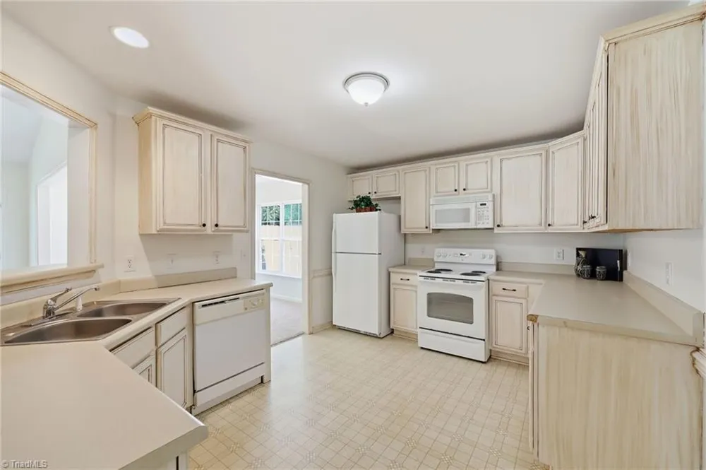 514 Walnut Crossing Drive Whitsett, NC 27377
