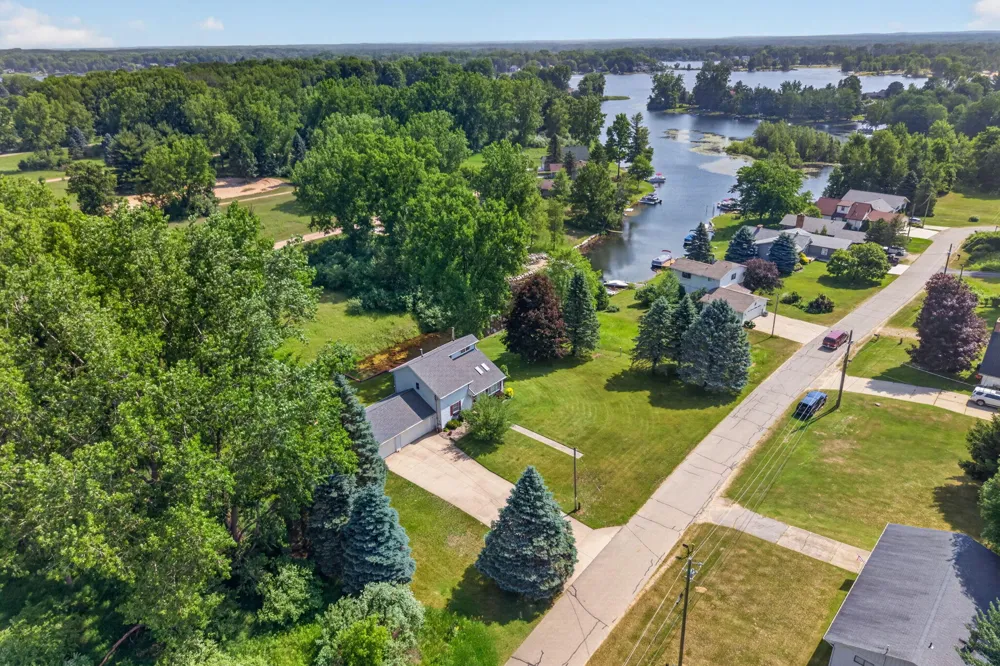 11520 Lookout Ridge Canadian Lakes, MI 49346