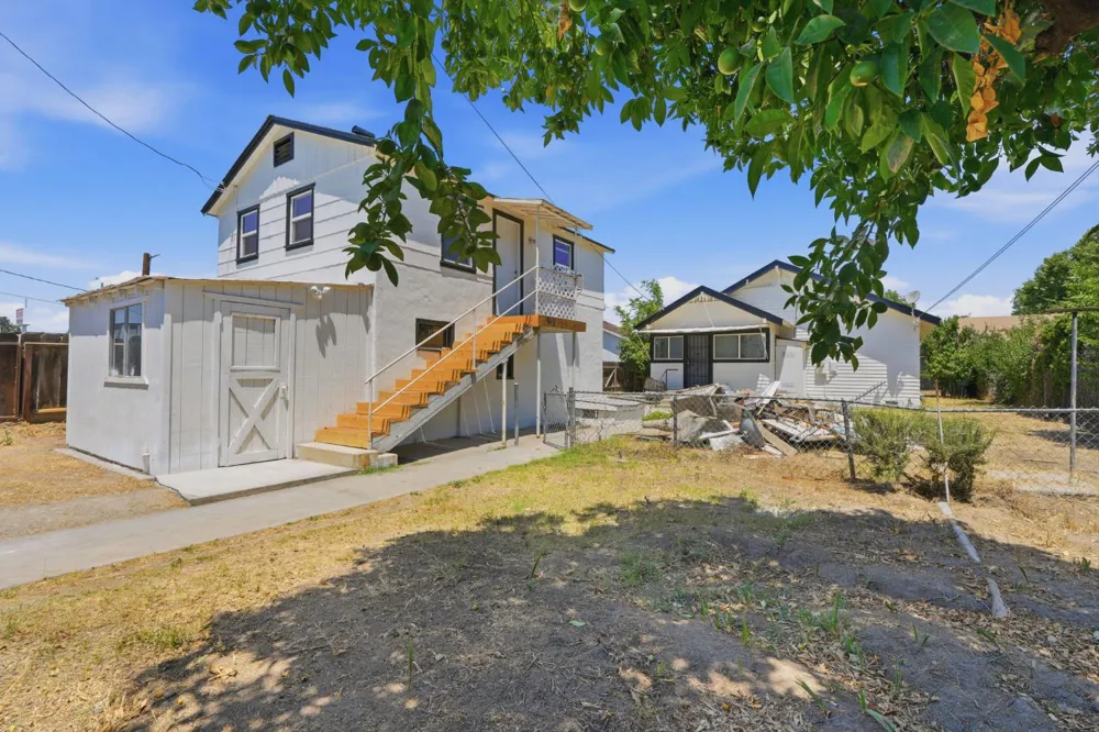 35 S Howland Street Porterville, CA 93257