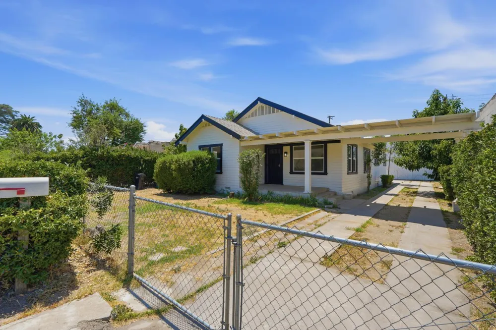 35 S Howland Street Porterville, CA 93257