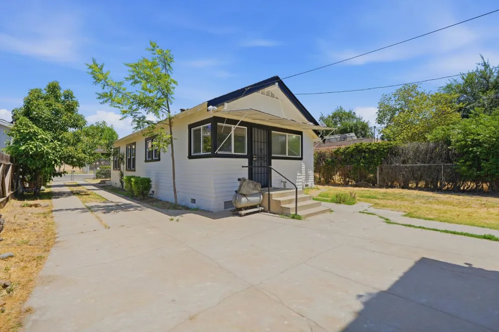 35 S Howland Street Porterville, CA 93257