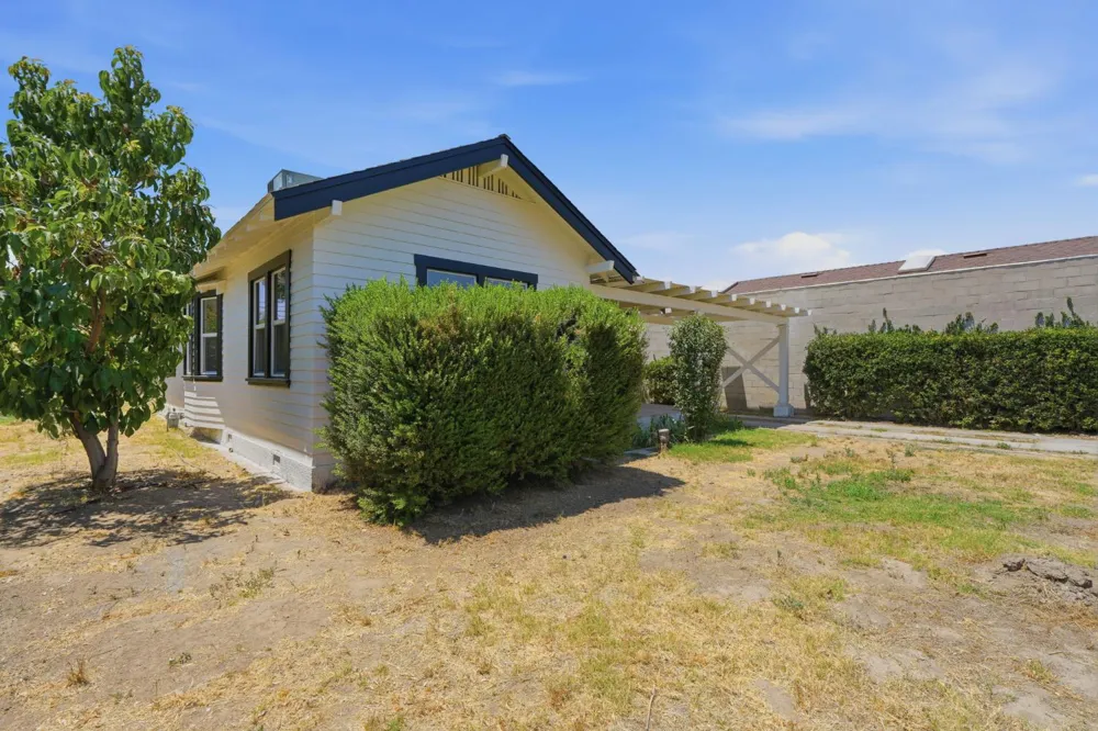 35 S Howland Street Porterville, CA 93257