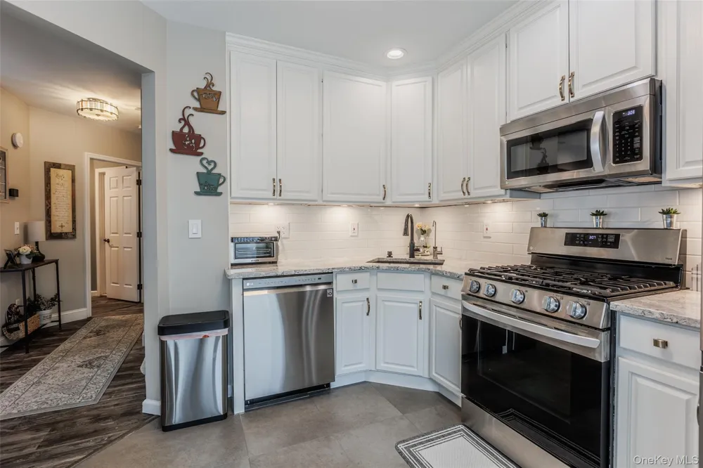 84 Kate Circle Middle Island, NY 11953