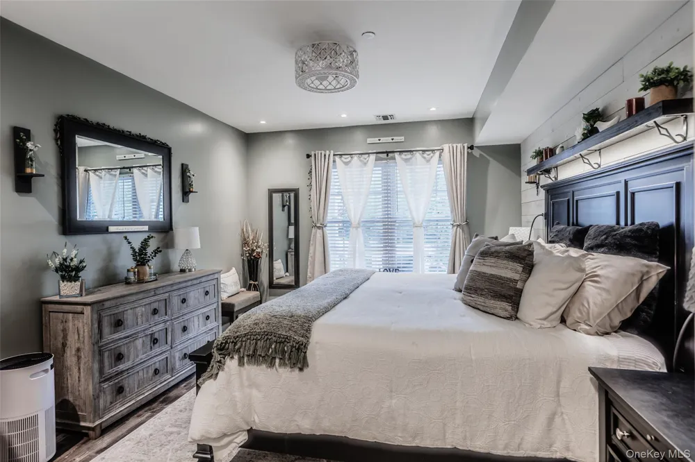 84 Kate Circle Middle Island, NY 11953