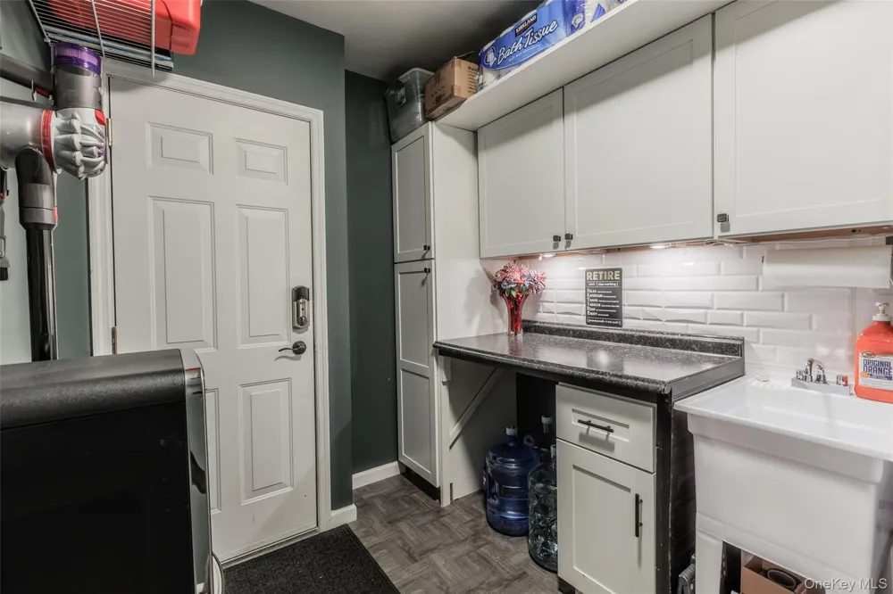 84 Kate Circle Middle Island, NY 11953