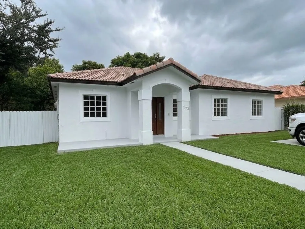 16307 NW 91st Avenue Miami Lakes, FL 33018