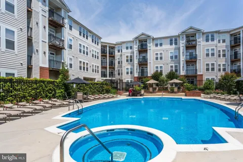2655 PROSPERITY AVENUE #201