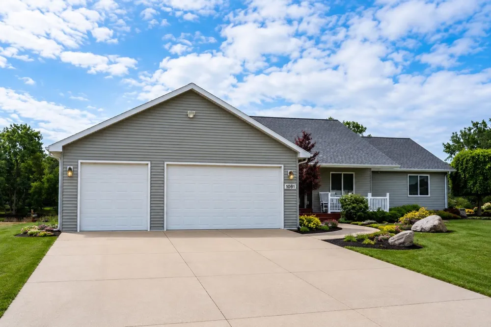 1081 Bundy Drive Broomfield Township, MI 48893