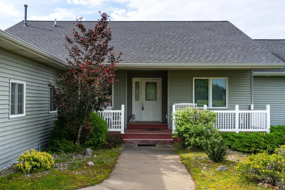 1081 Bundy Drive Broomfield Township, MI 48893