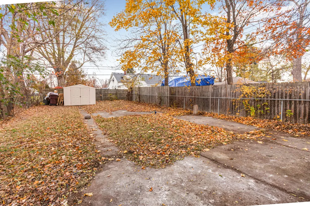 7335 Wiegand Boulevard Center Line, MI 48015