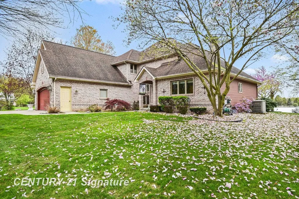 1944 E Lake Circle Drive Thomas Township, MI 48609