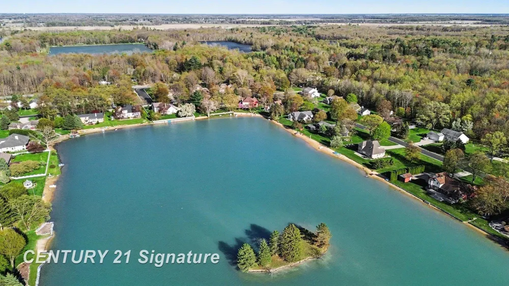 1944 E Lake Circle Drive Thomas Township, MI 48609