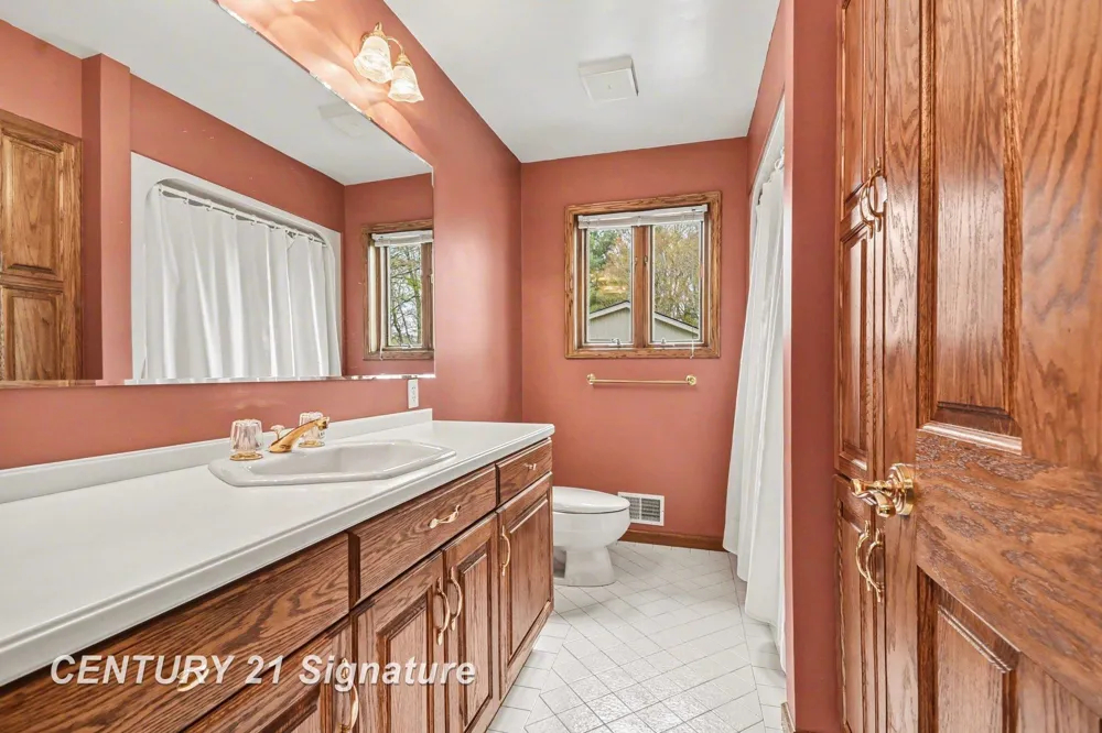 1944 E Lake Circle Drive Thomas Township, MI 48609