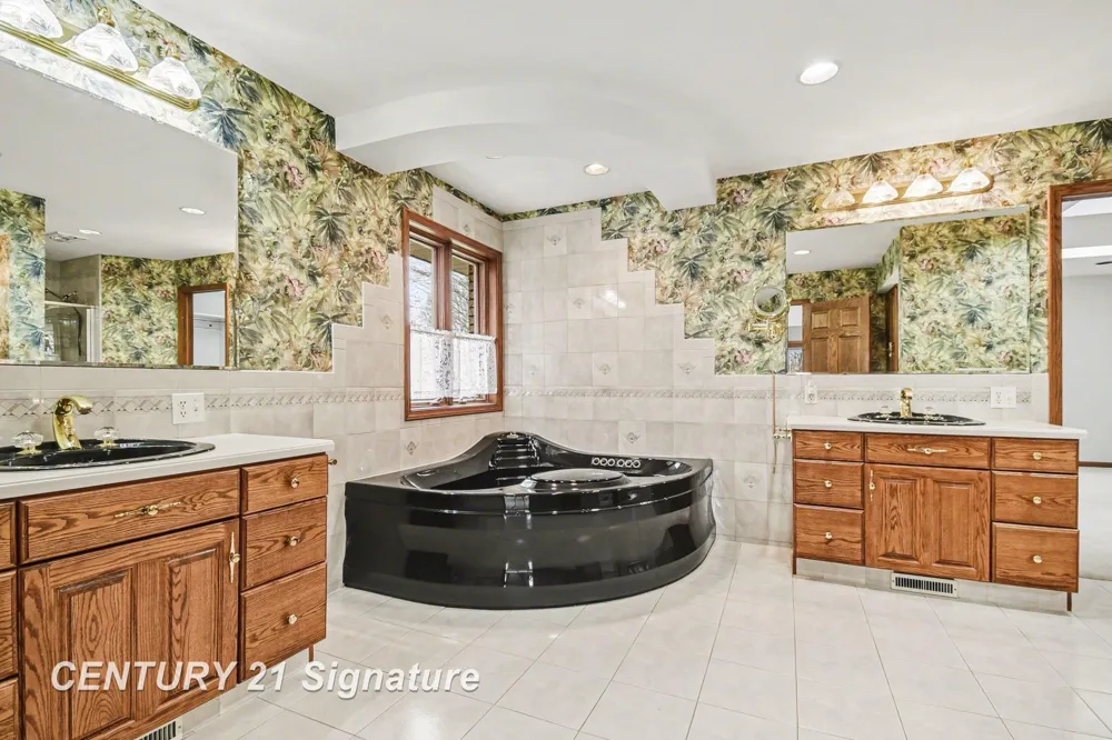 1944 E Lake Circle Drive Thomas Township, MI 48609