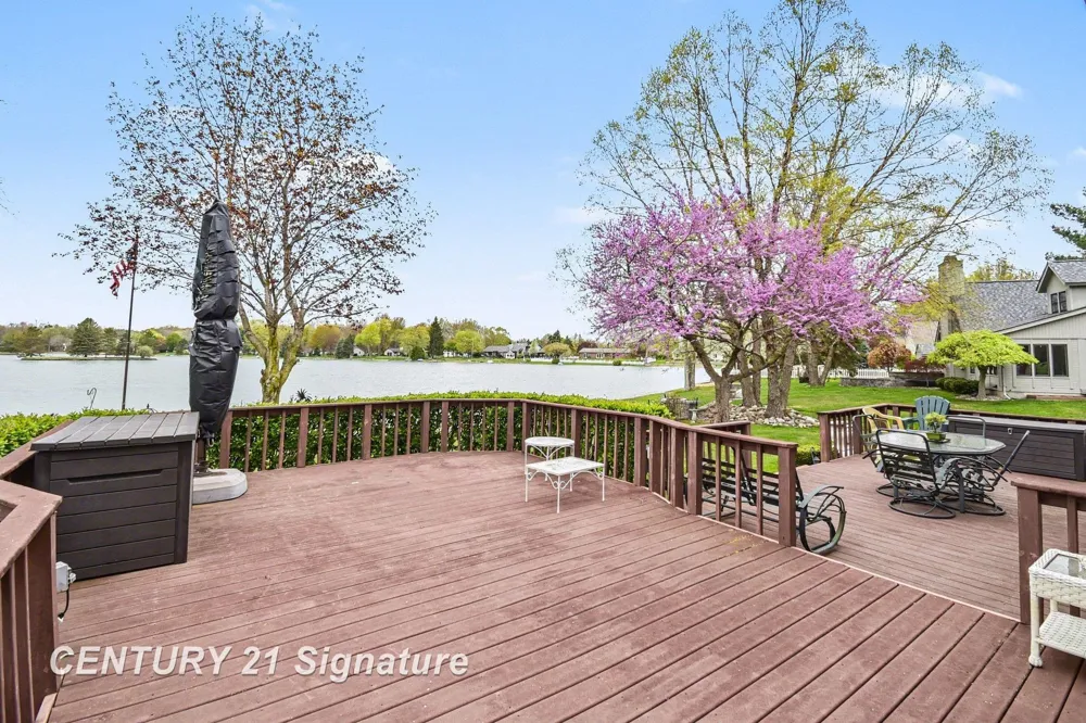 1944 E Lake Circle Drive Thomas Township, MI 48609