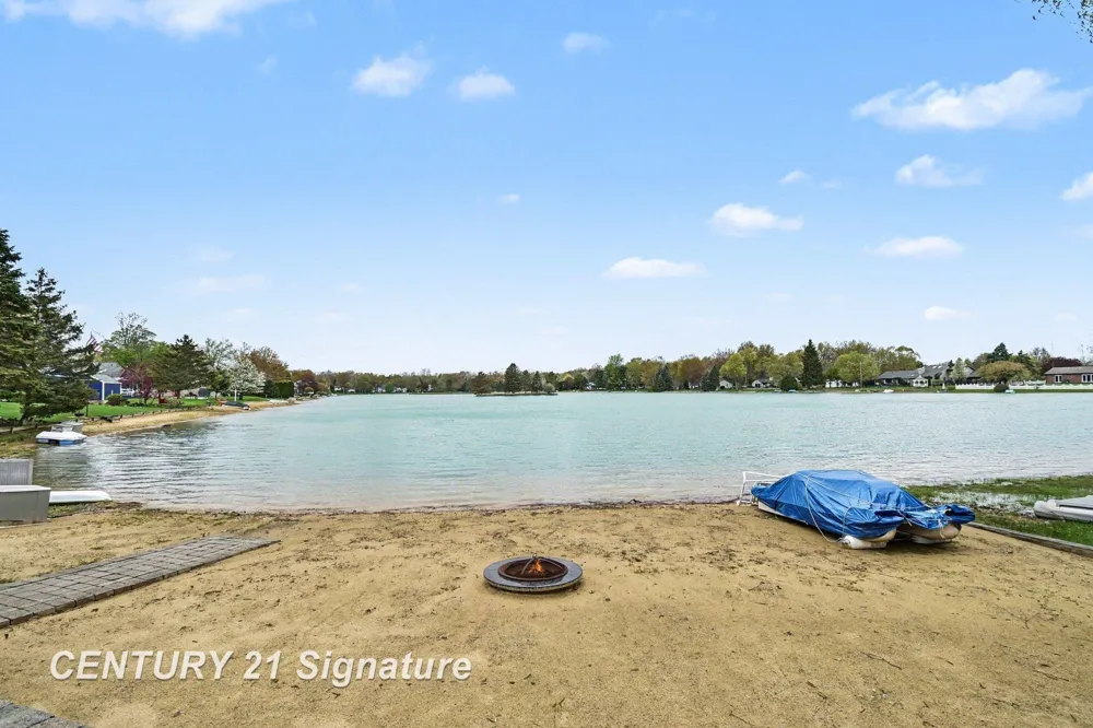 1944 E Lake Circle Drive Thomas Township, MI 48609