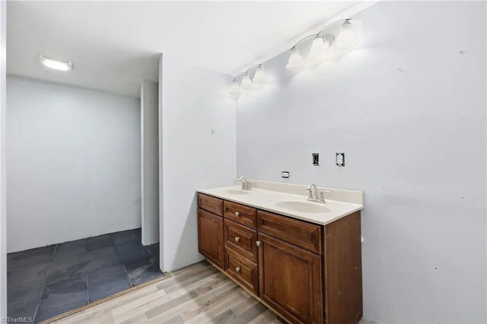 5824 Chestnut Lane Snow Camp, NC 27349