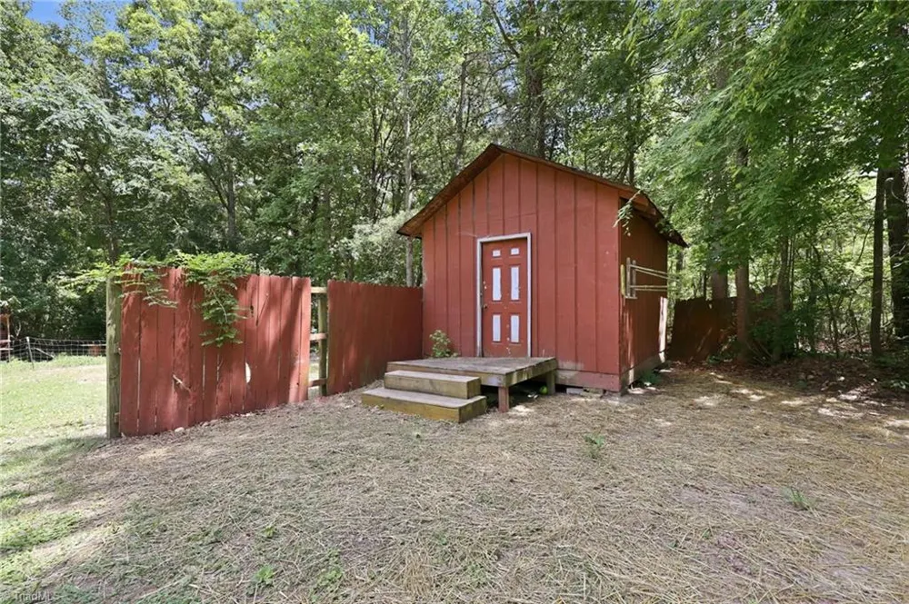 5824 Chestnut Lane Snow Camp, NC 27349