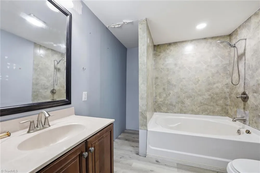 5824 Chestnut Lane Snow Camp, NC 27349