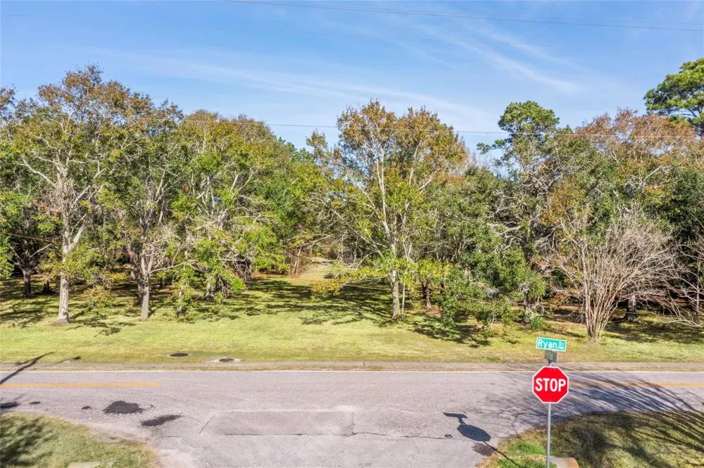 1 Ryan Drive Alvin, TX 77511