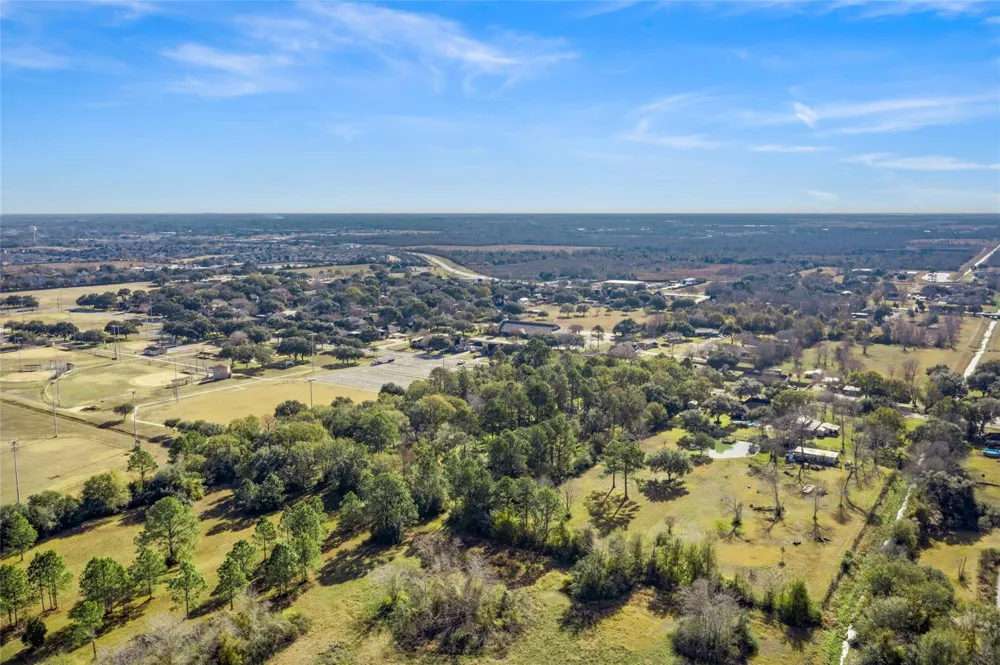 1 Ryan Drive Alvin, TX 77511