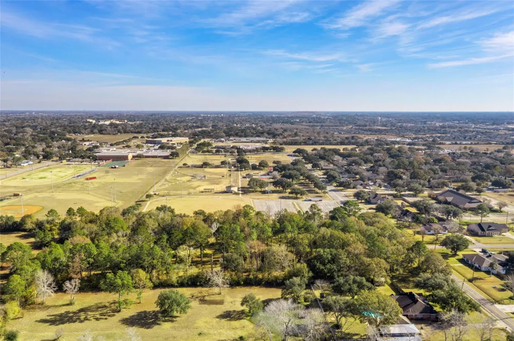 1 Ryan Drive Alvin, TX 77511