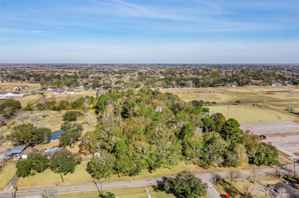 1 Ryan Drive Alvin, TX 77511