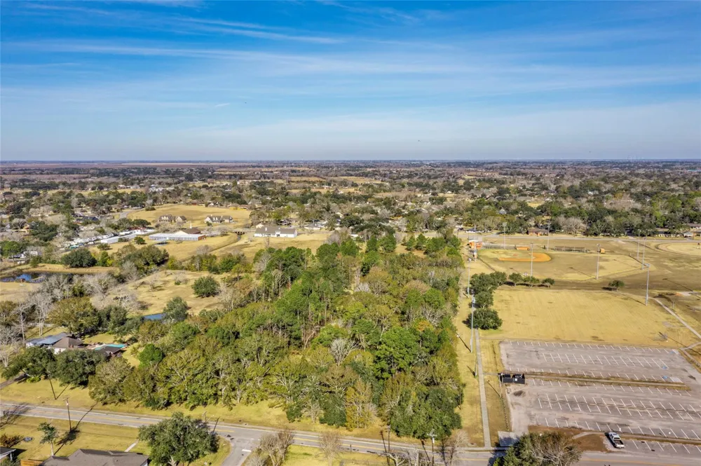 2 Ryan Drive Alvin, TX 77511