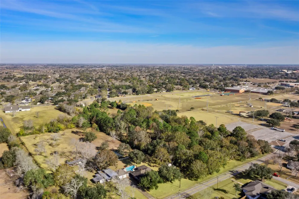 3 Ryan Drive Alvin, TX 77511
