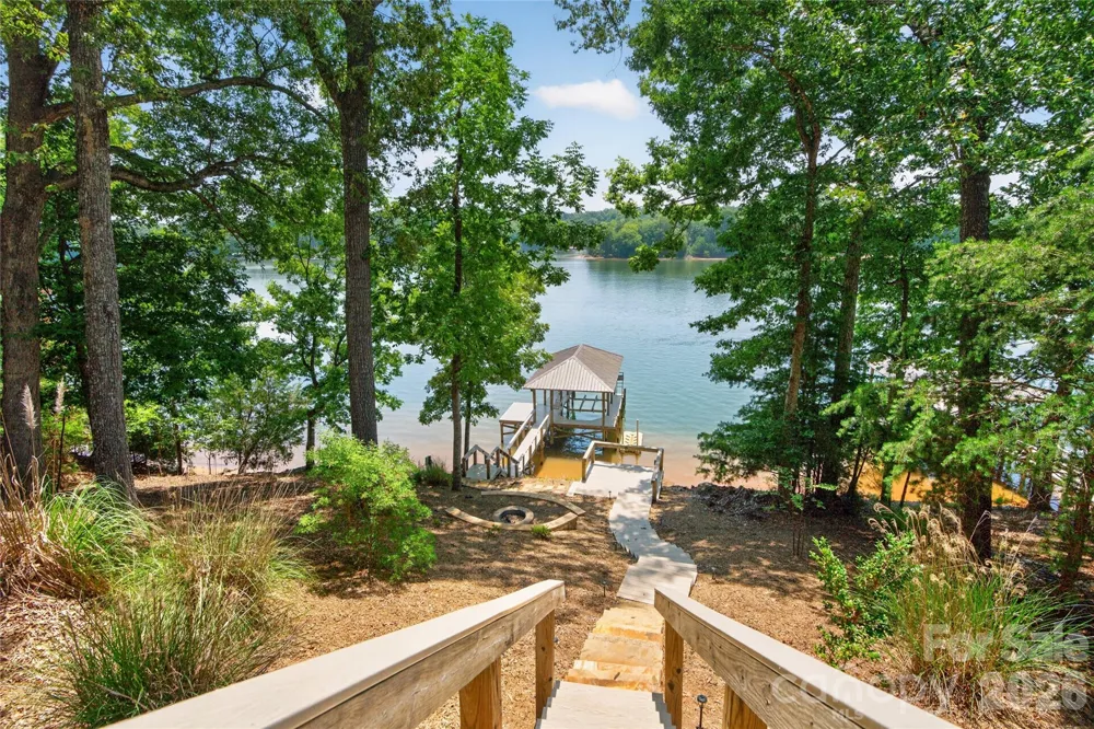 3225 Lake Pointe Drive Belmont, NC 28012