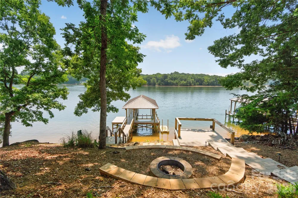 3225 Lake Pointe Drive Belmont, NC 28012