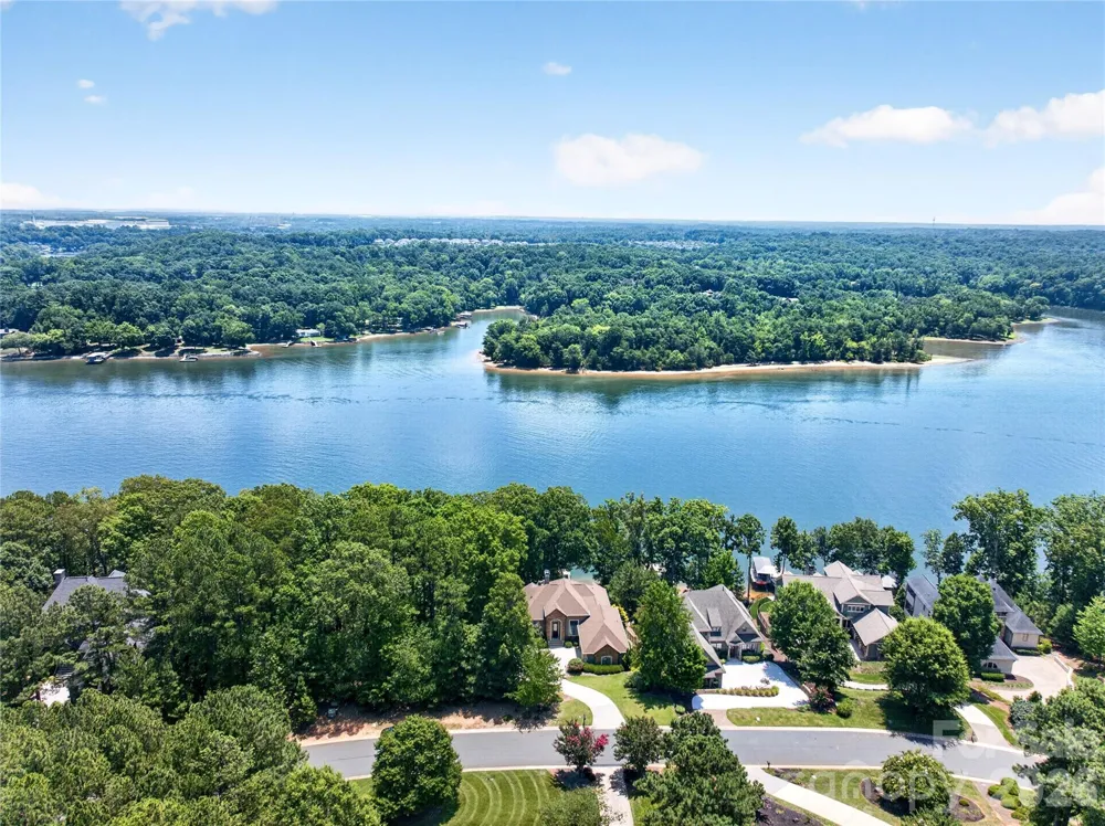 3225 Lake Pointe Drive Belmont, NC 28012