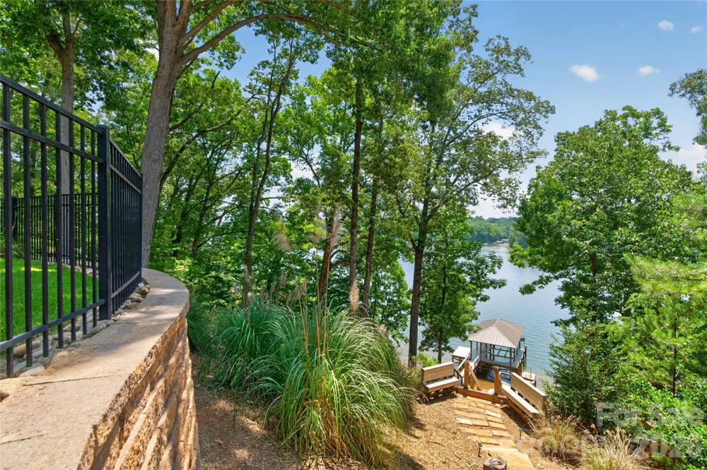 3225 Lake Pointe Drive Belmont, NC 28012