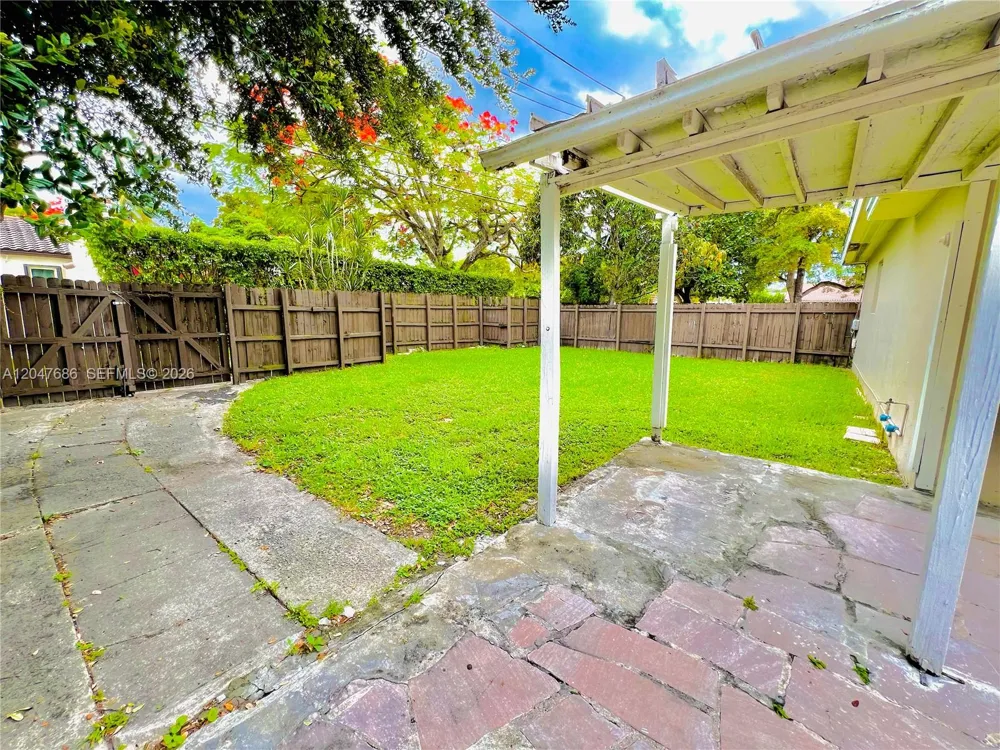 410 Pinecrest Dr #1 Miami Springs, FL 33166