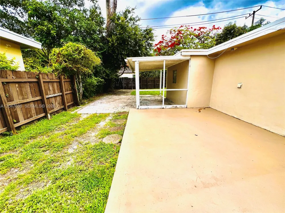 410 Pinecrest Dr #1 Miami Springs, FL 33166