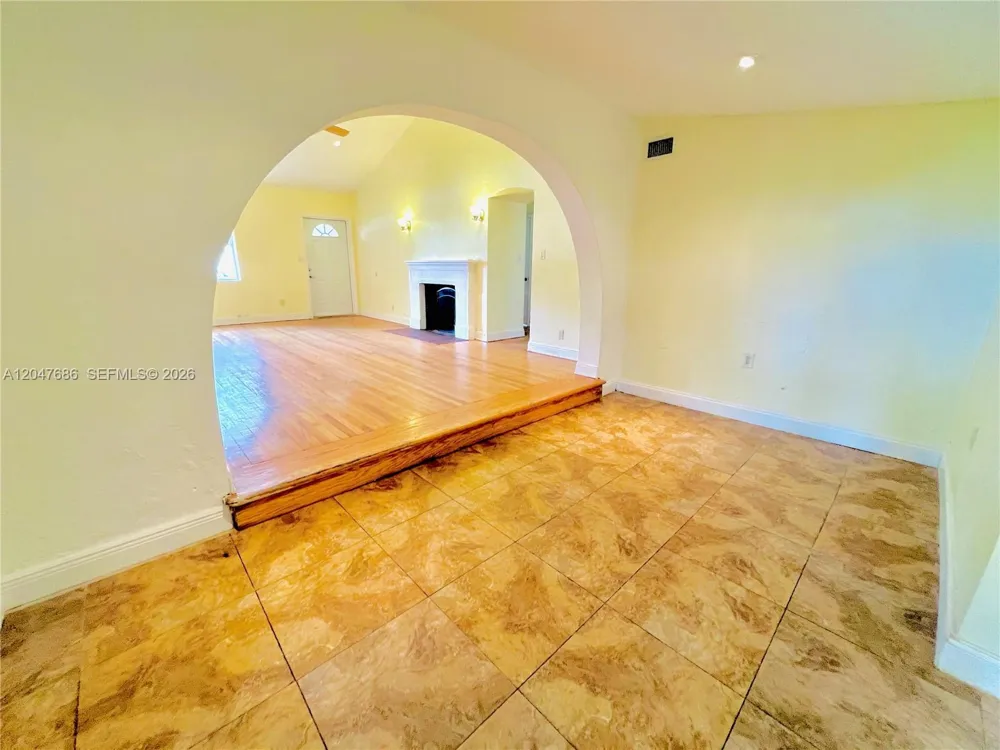 410 Pinecrest Dr #1 Miami Springs, FL 33166