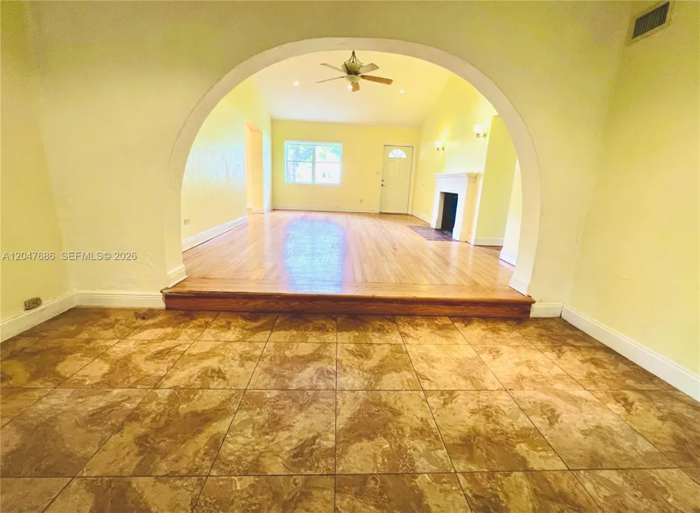 410 Pinecrest Dr #1 Miami Springs, FL 33166