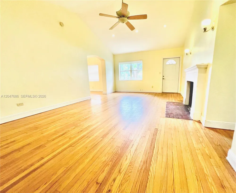 410 Pinecrest Dr #1 Miami Springs, FL 33166