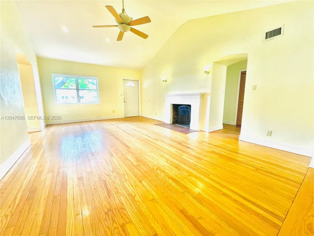 410 Pinecrest Dr #1 Miami Springs, FL 33166