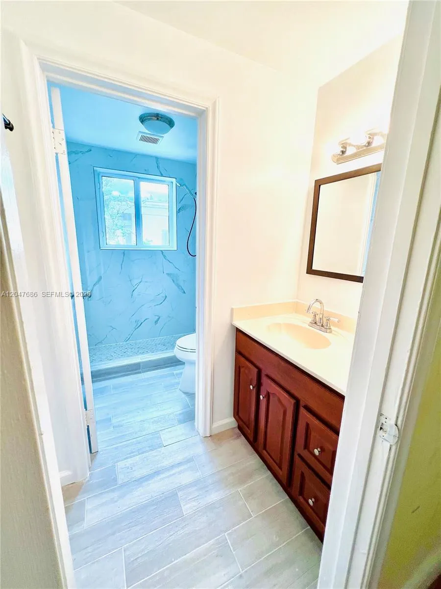 410 Pinecrest Dr #1 Miami Springs, FL 33166