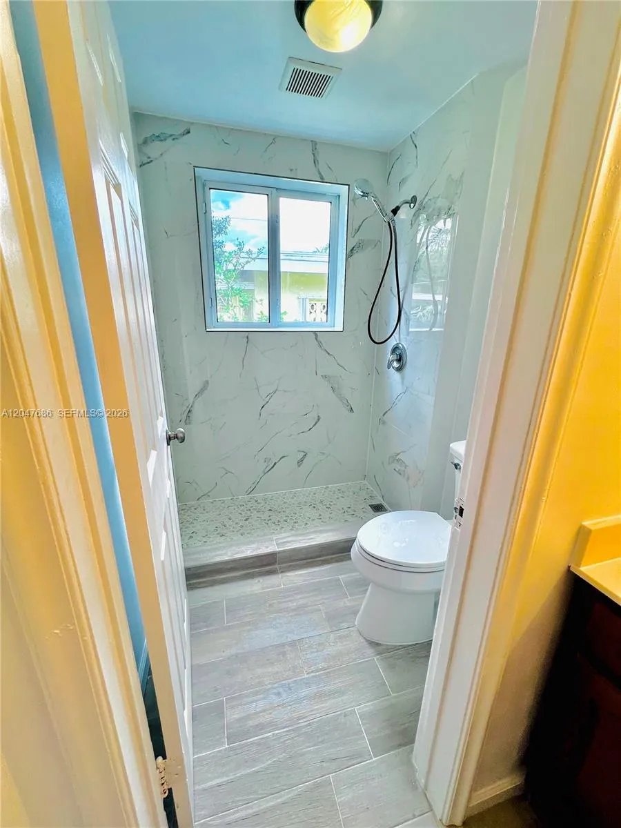410 Pinecrest Dr #1 Miami Springs, FL 33166