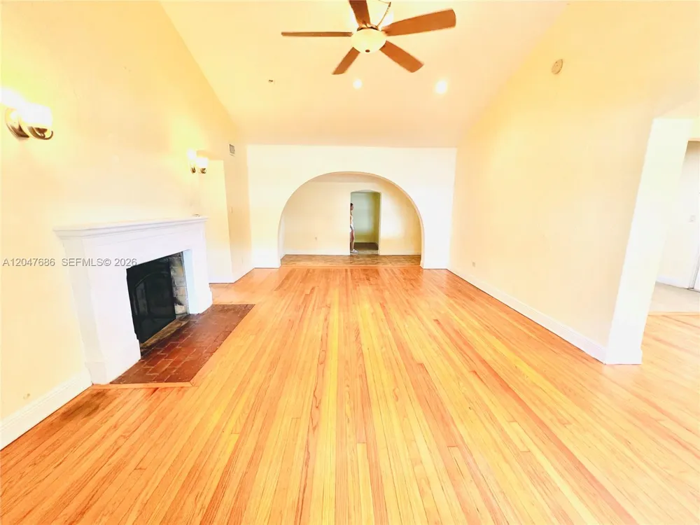 410 Pinecrest Dr #1 Miami Springs, FL 33166