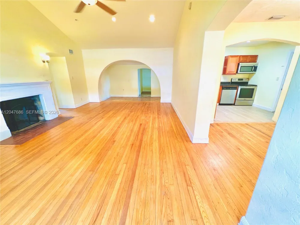 410 Pinecrest Dr #1 Miami Springs, FL 33166