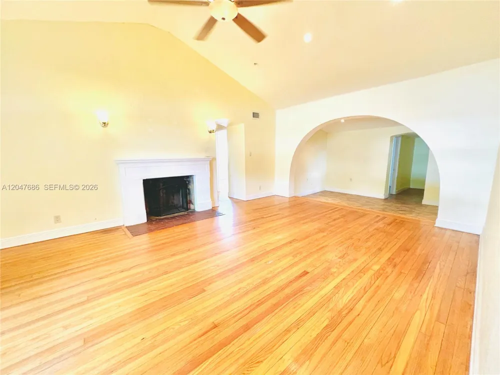 410 Pinecrest Dr #1 Miami Springs, FL 33166